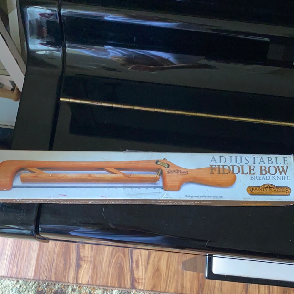 Adjustable fiddle Bow bread knife